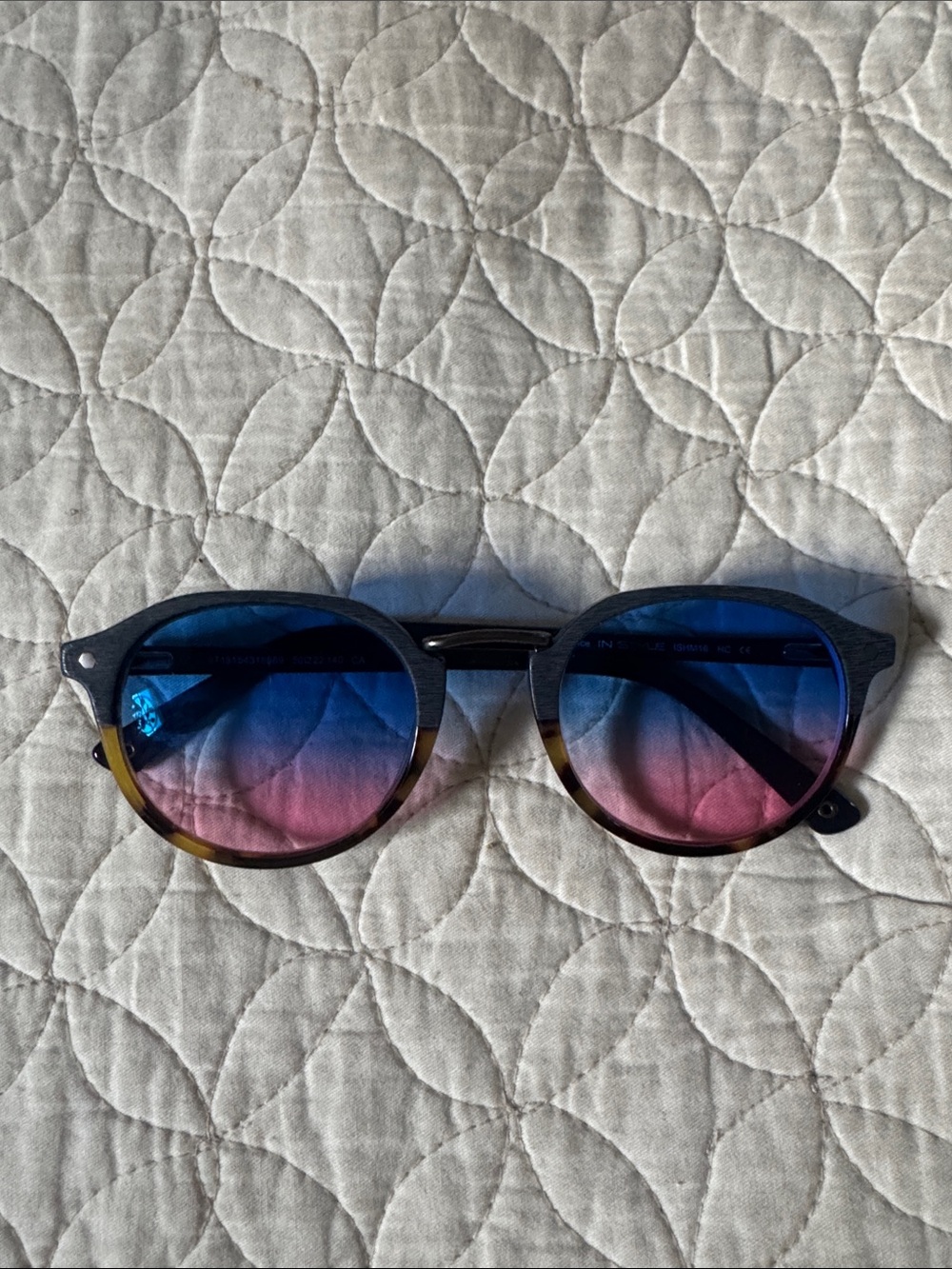 Round Gradient Blue-Pink Women's Sunglasses with Tortoiseshell Frame
